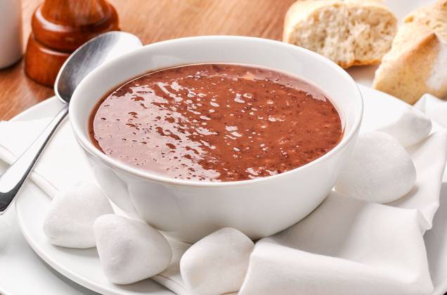 Pedra: preparada com feijão‑vermelho e orelha de porco Pedra: preparada com feijão‑vermelho e orelha de porco