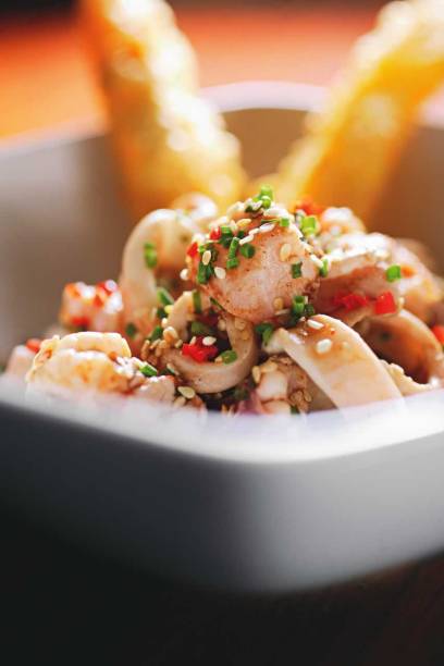 Chifa: camarão, lula e corvina Chifa: camarão, lula e corvina