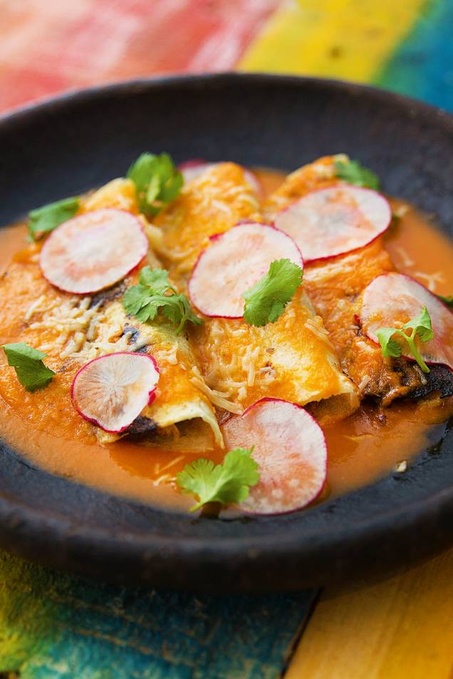 Tortilha de porco ao molho de tomate Tortilha de porco ao molho de tomate