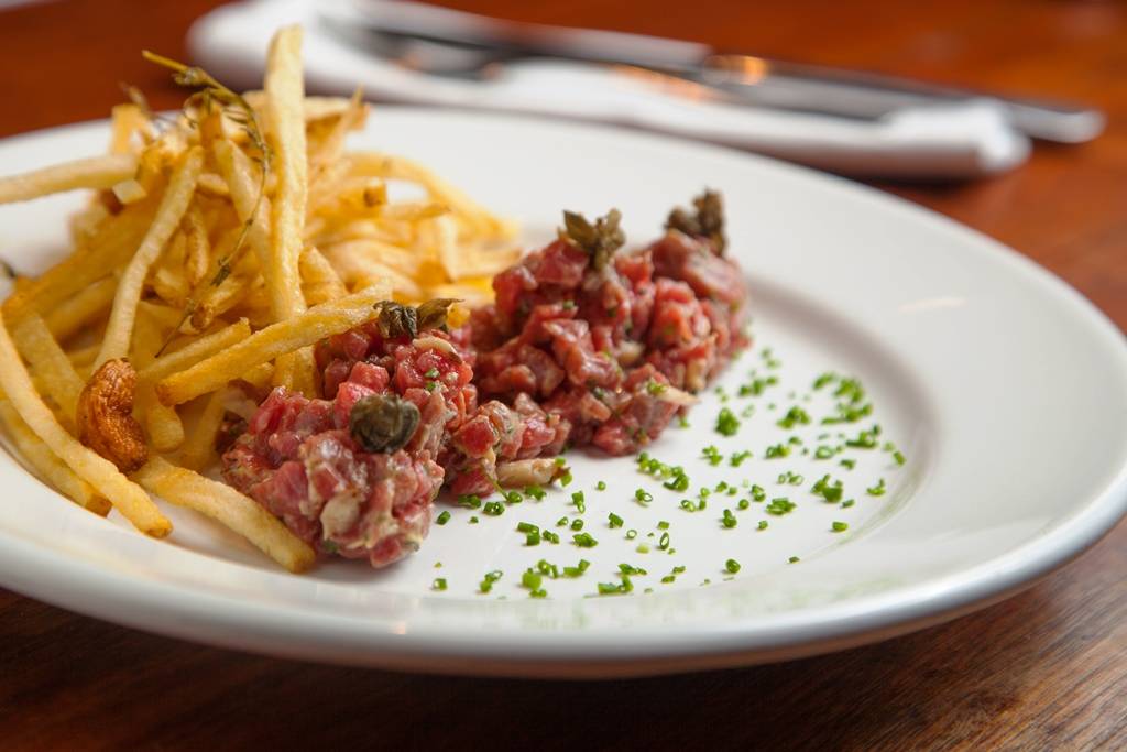 Uma das entradas mais atraentes é o tartare de angus Uma das entradas mais atraentes é o tartare de angus