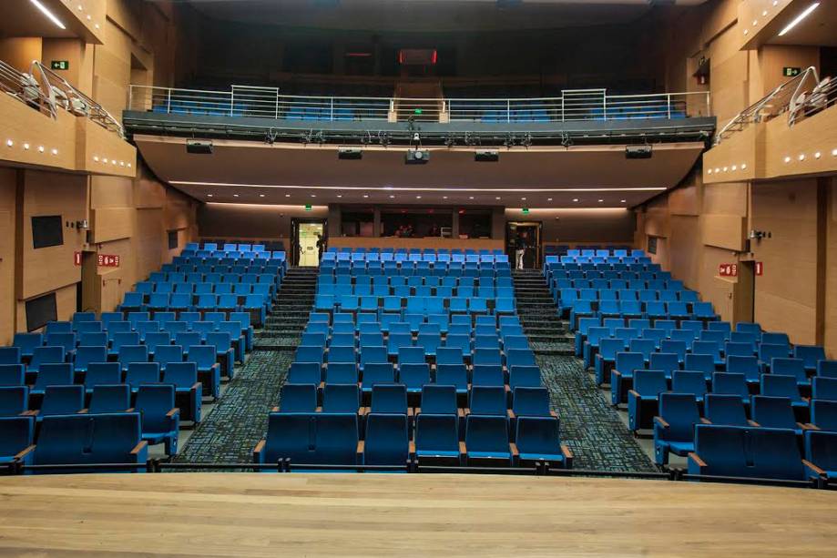 Plateia e balcão do Teatro Porto Seguro