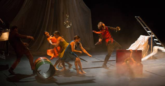 Tempus Fugit?: companhia Cirque Plume abre a temporada Tempus Fugit?: companhia Cirque Plume abre a temporada