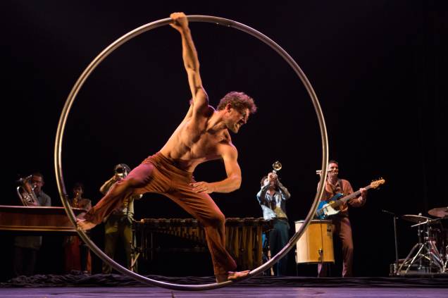 Tempus Fugit?: criação da Cirque Plume Tempus Fugit?: criação da Cirque Plume