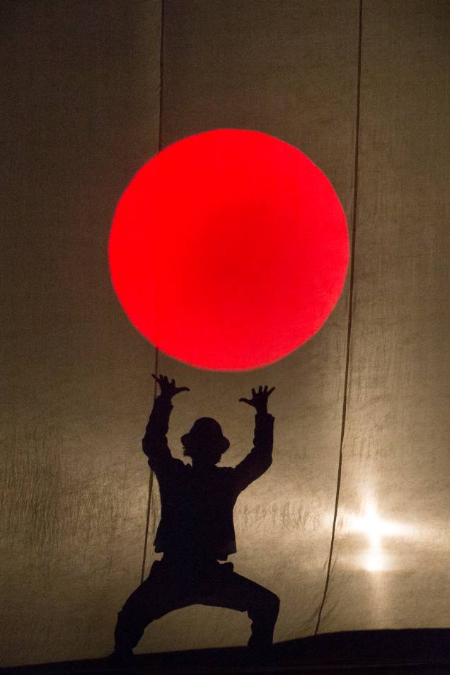 Tempus Fugit?: mescla de dança, circo e música Tempus Fugit?: mescla de dança, circo e música