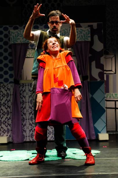 Jackie Obrigon e Guto Togniazzolo na peça dirigida por Marcelo Romagnoli Jackie Obrigon e Guto Togniazzolo na peça dirigida por Marcelo Romagnoli