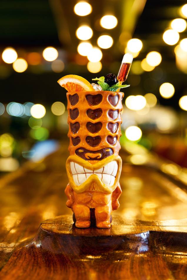 Tormenta perfecta: feito de rum, conhaque, mel e ginger beer Tormenta perfecta: feito de rum, conhaque, mel e ginger beer