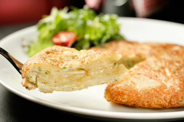 Tortilha: omelete de batata e cebola Tortilha: omelete de batata e cebola