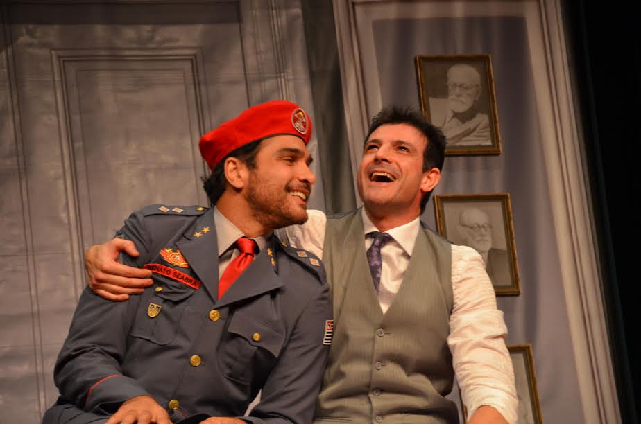 Cena de "Homens no Divã" Cena de "Homens no Divã"