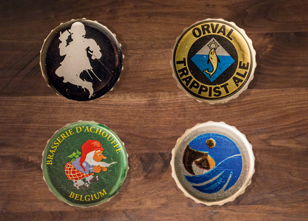 A cerveja servida no pote de vidro: companhia para a tábua de queijos A cerveja servida no pote de vidro: companhia para a tábua de queijos