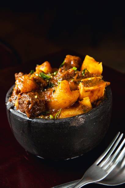 Vaca atolada: costela bovina cozida com mandioca Vaca atolada: costela bovina cozida com mandioca