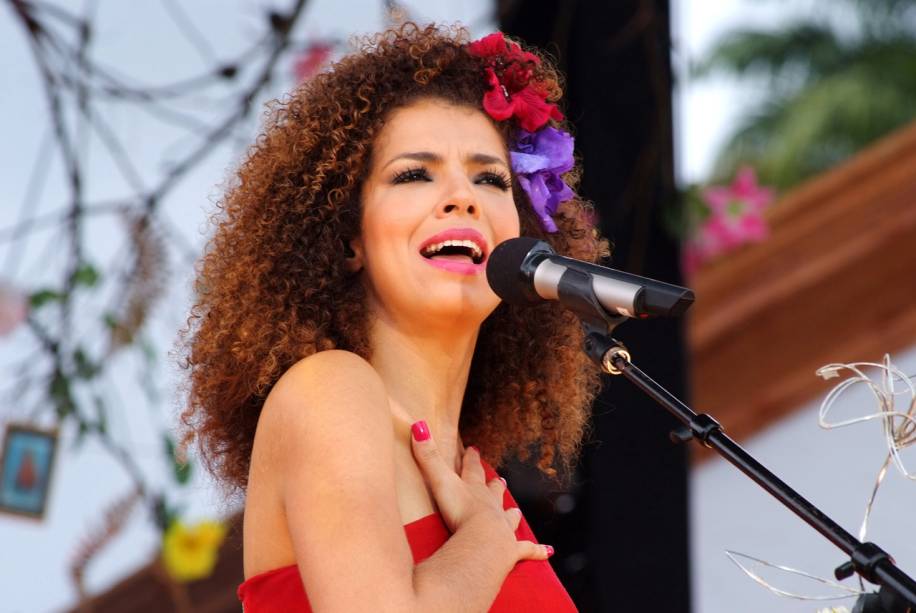 Vanessa da Mata: responsabilidade de levar sucessos de Tom para o palco