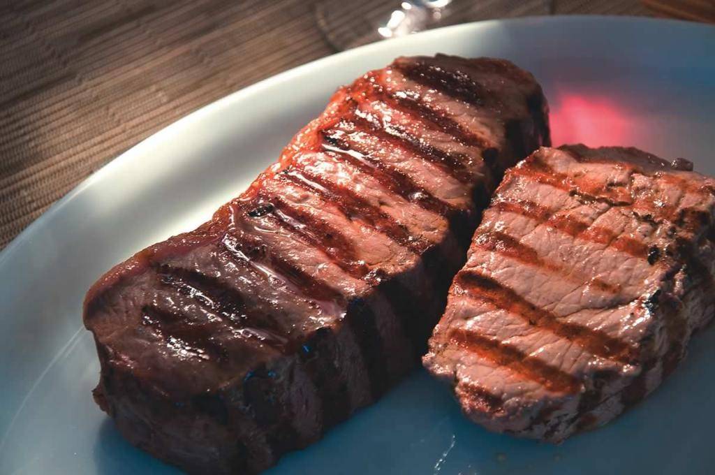 Porterhouse da churrascaria Varanda: corte americano de contrafilé e filé-mignon Porterhouse da churrascaria Varanda: corte americano de contrafilé e filé-mignon