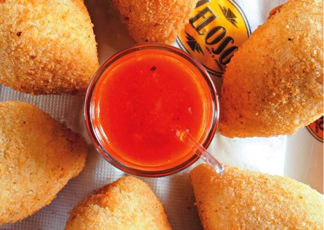 Porção de coxinha de frango com catupiry Porção de coxinha de frango com catupiry
