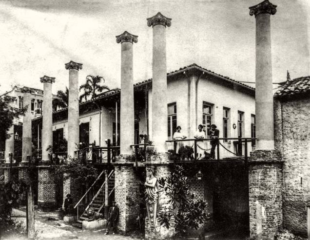 O complexo durante sua construção, nos anos 20: idealizado pelo português Francisco de Castro O complexo durante sua construção, nos anos 20: idealizado pelo português Francisco de Castro