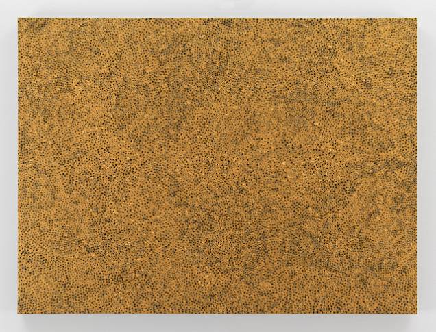 A japonesa Yayoi Kusama tem alguns de seus trabalhos apresentados no estande da David Zwirner A japonesa Yayoi Kusama tem alguns de seus trabalhos apresentados no estande da David Zwirner