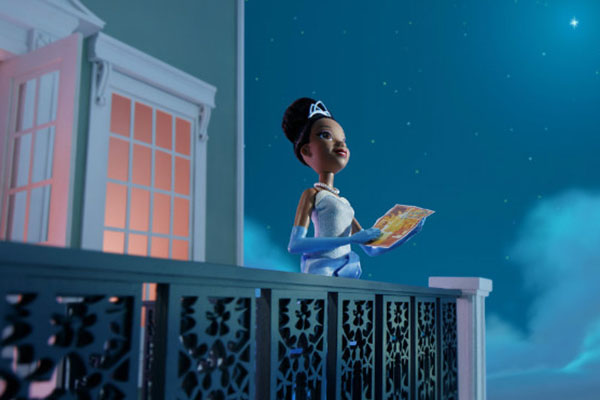 Fotógrafo usa bonecas para recriar cenas famosas de desenhos da Disney e o resultado é incrível