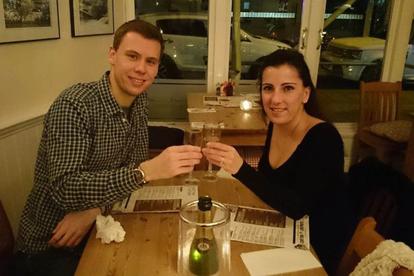 Rapaz encontra maneira inusitada para pedir namorada em casamento usando aplicativo fitness