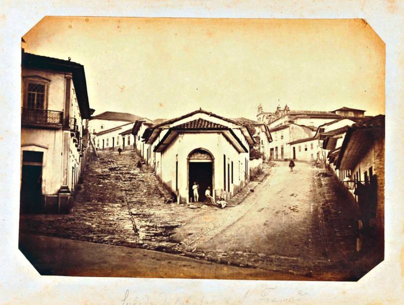 As atuais ruas José Bonifácio e São Francisco, no centro de São Paulo, por volta de 1862: foto de Militão Augusto de Azevedo