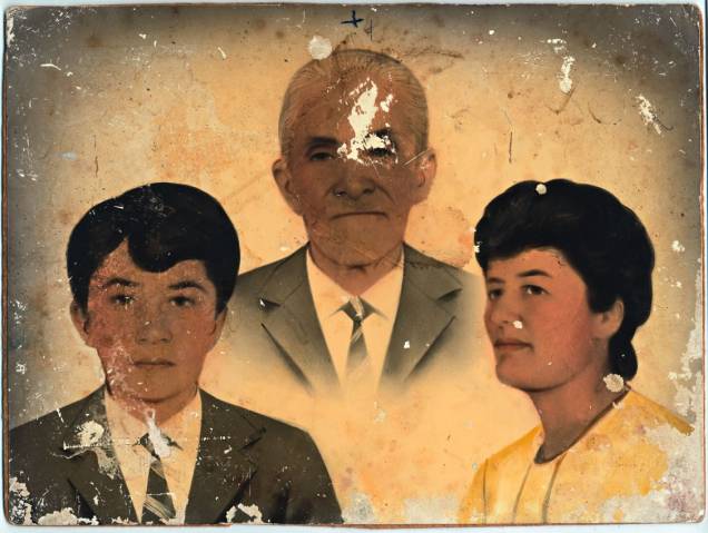 Uma das versões originais dos retratos: ferramentas digitais para restauração Uma das versões originais dos retratos: ferramentas digitais para restauração