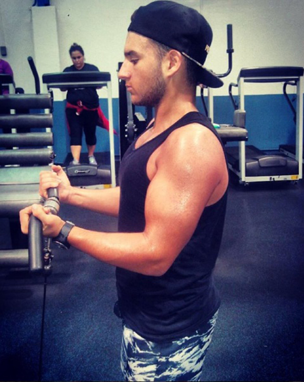 Ator de “Carrossel”, Nicholas Torres surpreende fãs com foto feita na academia