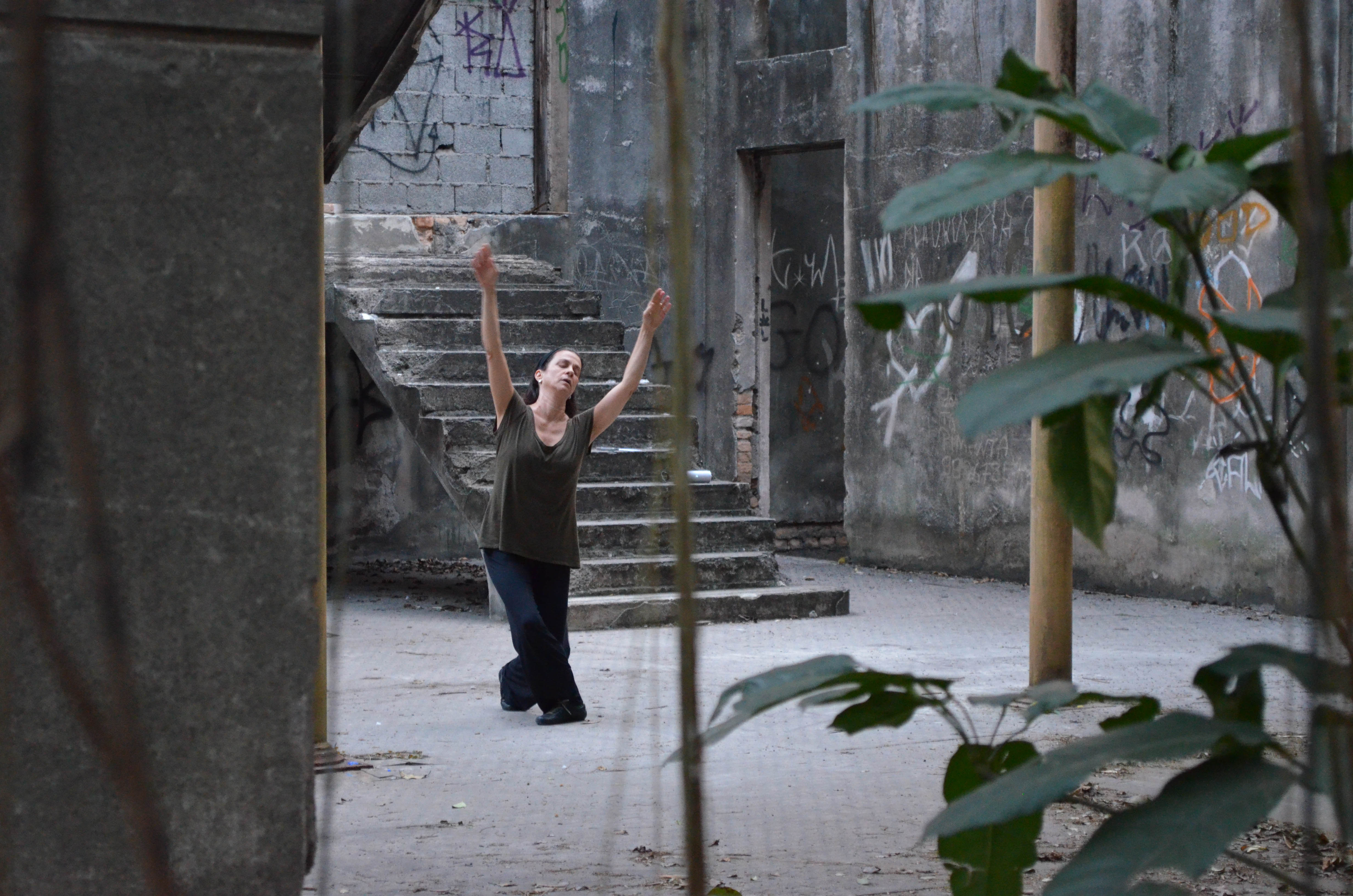 01_sob-o-meu-o-nosso-peso_zeliamonteiro_foto-hernandesdeoliveira.jpeg