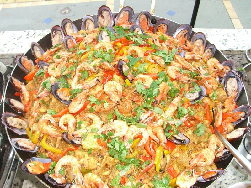 Armani Caffè: pratos e lanches requintados entre lojas de grife Armani Caffè: pratos e lanches requintados entre lojas de grife