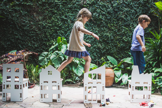 Minúsculos cria híbridos de móveis e brinquedos