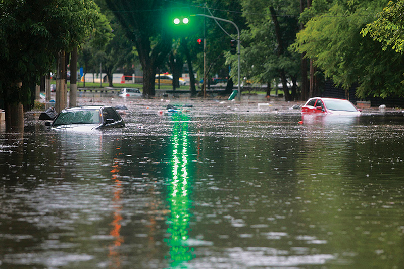 caos enchente carros parque Ibirapuera