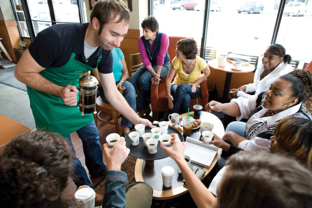 Starbucks celebra aniversário distribuindo cafés de graça