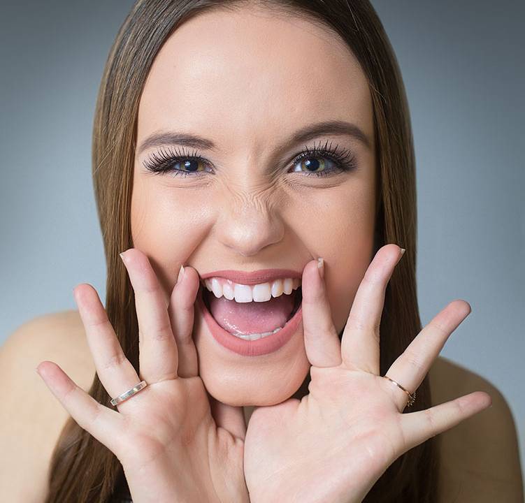 LARISSA MANOELA