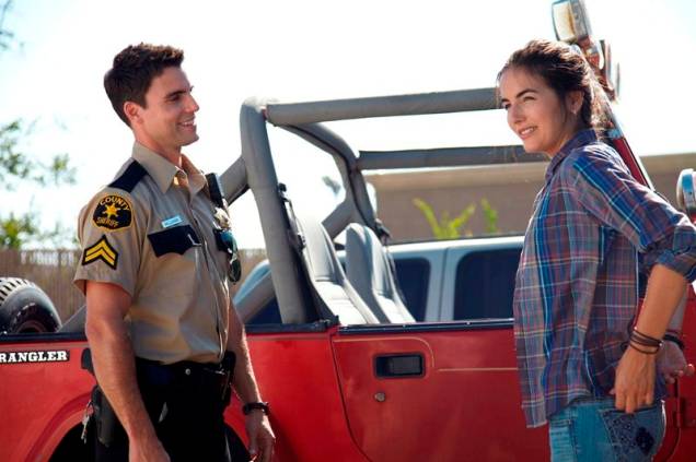 Angie: o policial David (Colin Egglesfield) e Angie (Camilla Belle) Angie: o policial David (Colin Egglesfield) e Angie (Camilla Belle)