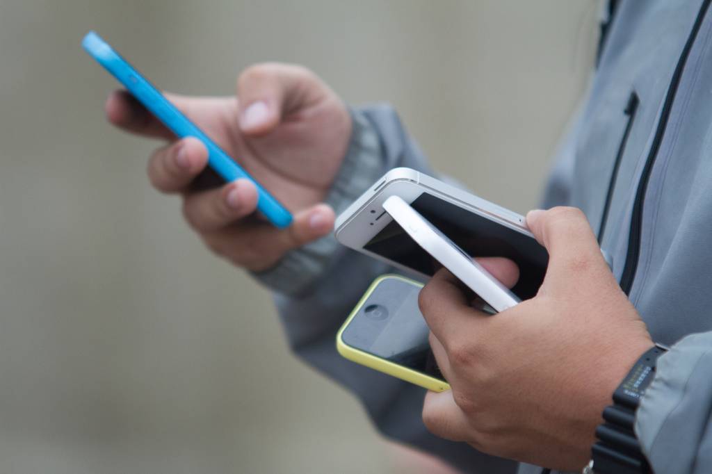 De tarô a sermão: quatro serviços inusitados oferecidos via WhatsApp