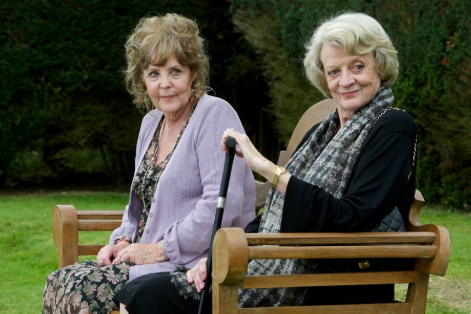 As atrizes Pauline Collins e Maggie Smith em O Quarteto: comédia dramática dirigida por Dustin Hoffman