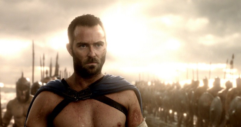 300 - A Ascensão do Império: o fortão Sullivan Stapleton, como Themistocles, batalha no Mar Egeu