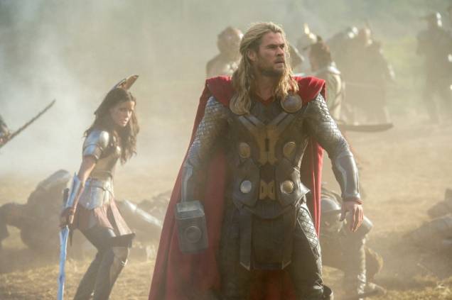 Thor - O Mundo Sombrio: Don Payne, roteirista de Quarteto Fantástico e o Surfista Prateado (2007), é o responsável pelo roteiro Thor - O Mundo Sombrio: Don Payne, roteirista de Quarteto Fantástico e o Surfista Prateado (2007), é o responsável pelo roteiro