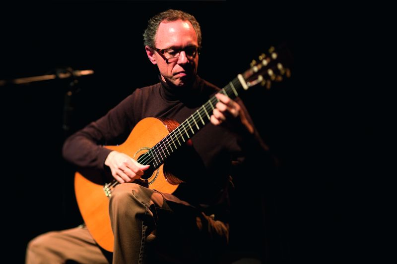 Arthur Nestrovski, diretor da Osesp, se apresenta em live