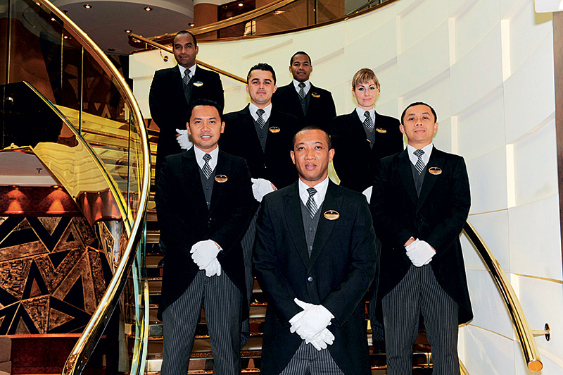 Maior navio a fazer um cruzeiro no país chega para temporada 2012/2013