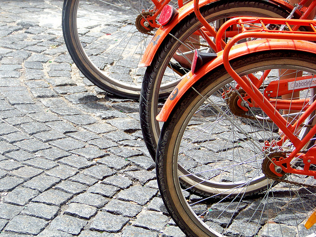 Ciclovias estão ganhando espaço em Buenos Aires (Foto: jglsongs, no Flickr)