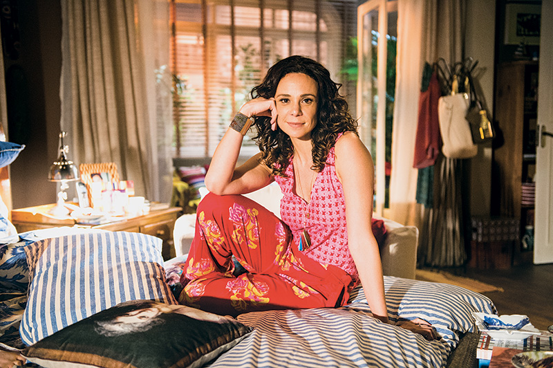 Vanessa Gerbelli rouba a cena na novela Em Família