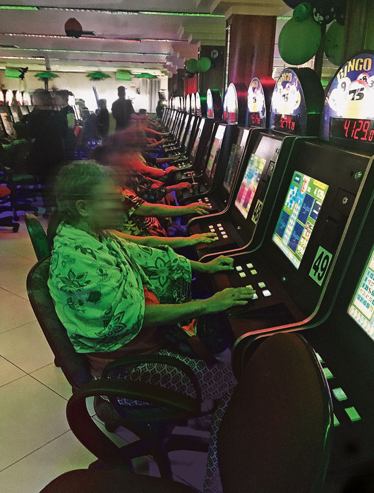 Entramos no circuito de bingos clandestinos da capital