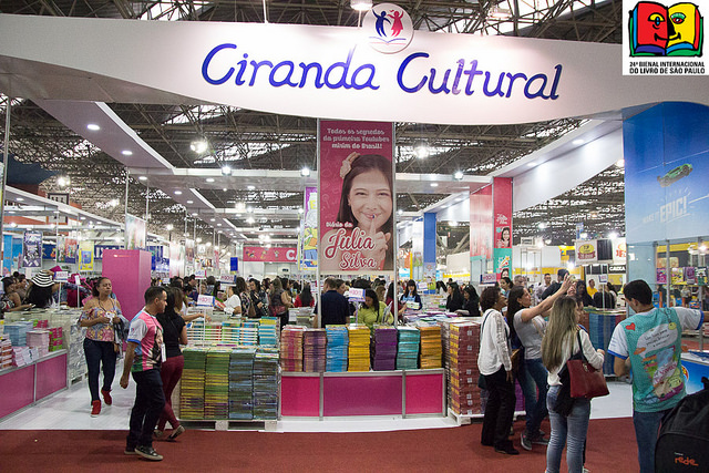 Aproveite a Bienal do Livro com pouca grana