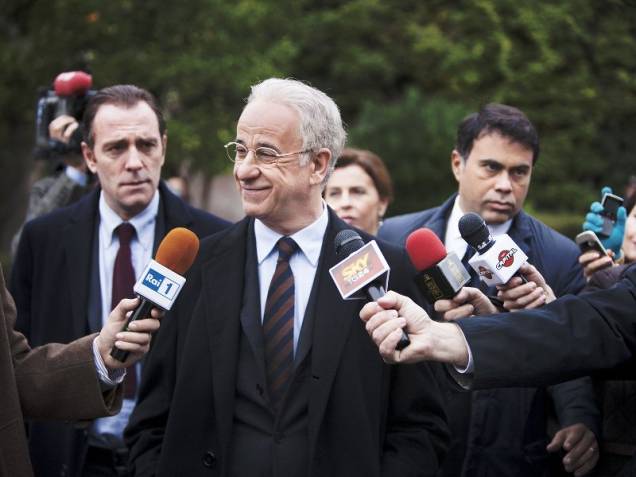 Viva a Liberdade: o desaparecimento do secretário Enrico Oliveri (Toni Servillo) Viva a Liberdade: o desaparecimento do secretário Enrico Oliveri (Toni Servillo)