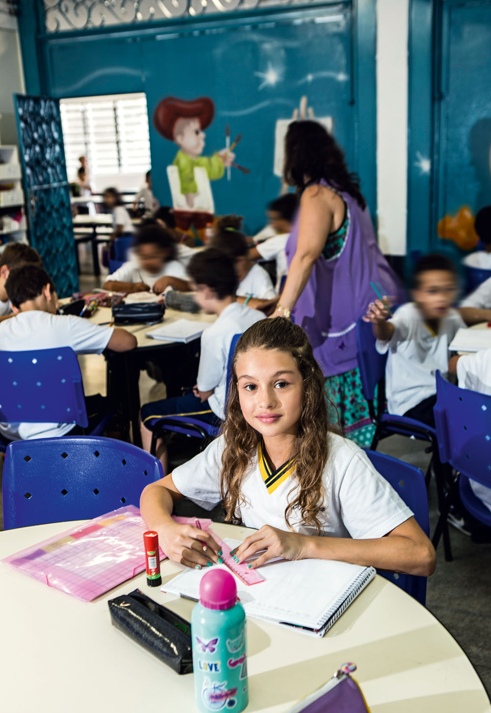 Número recorde de alunos trocam escolas particulares pelas públicas