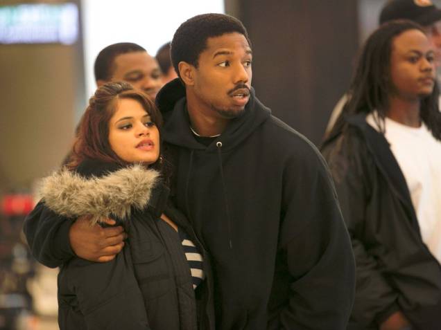 Fruitvale Station - A Última Parada: Oscar esconde de Sophina (Melonie Diaz), mãe de sua filha, que perdeu o emprego Fruitvale Station - A Última Parada: Oscar esconde de Sophina (Melonie Diaz), mãe de sua filha, que perdeu o emprego