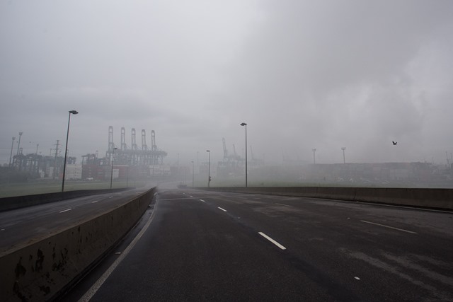 Acidente no Guarujá acaba com estoques de máscaras em farmácias da região