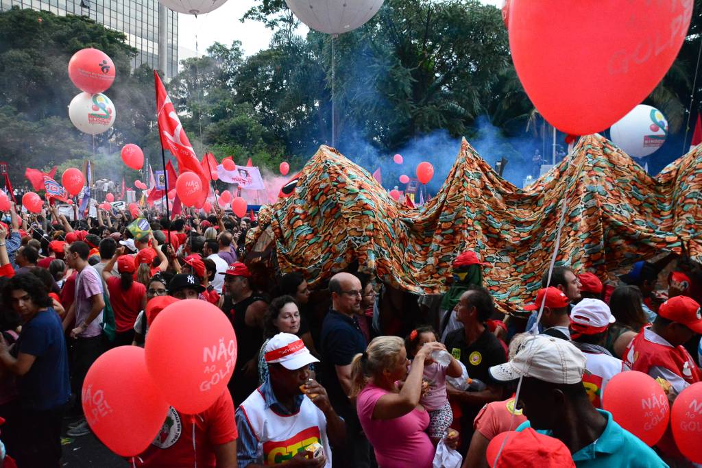 Manifestação pró-governo reúne 95 000 pessoas na Paulista, diz Datafolha