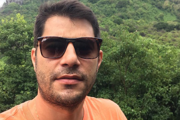 Evaristo Costa dá resposta inusitada para seguidora que pediu “motivação” para trabalhar na segunda