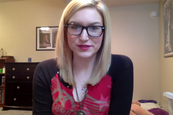 Fiorella Mattheis posta foto sem maquiagem na web, é criticada e responde seguidora