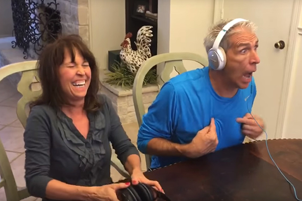 Homem tem reação engraçadíssima ao descobrir que será avô pela primeira vez