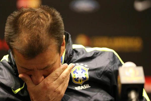 Após eliminação da Copa América, Dunga é demitido da Seleção e internet vai à loucura